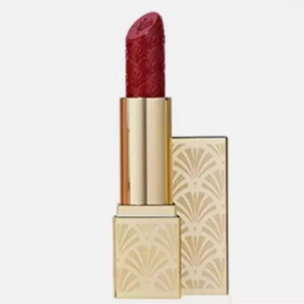 Brand new Estée Lauder  Red velvet Lipstick  limited edition